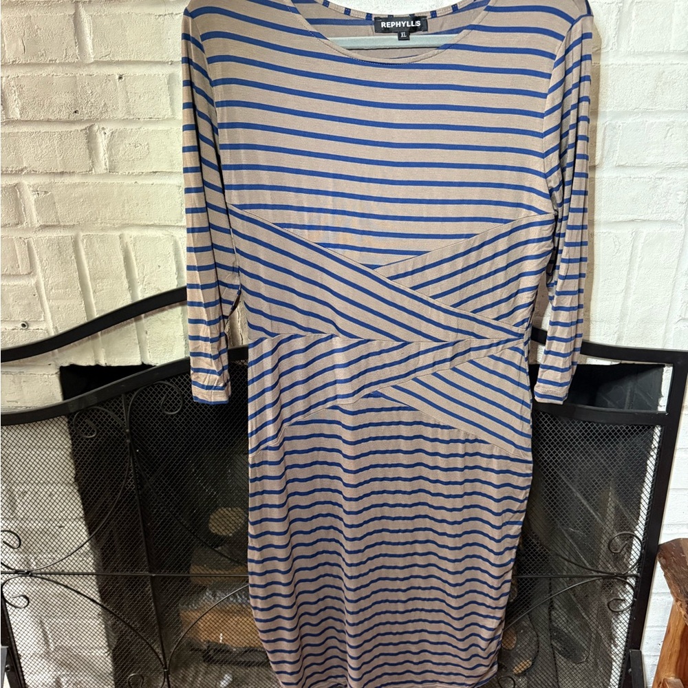 Gray and White Sheath Dress with Long Sleeves